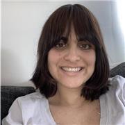 Soy una chica joven que está dispuesta a dar clase de lengua a niños de primaria y clase de latín a los más mayores